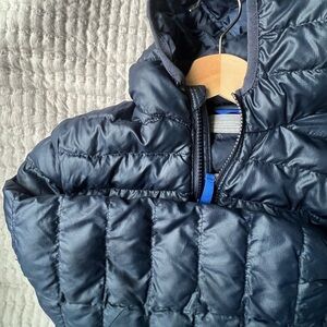 PRIMARY kids hooded puffer jacket lightweight / navy sz 6-7